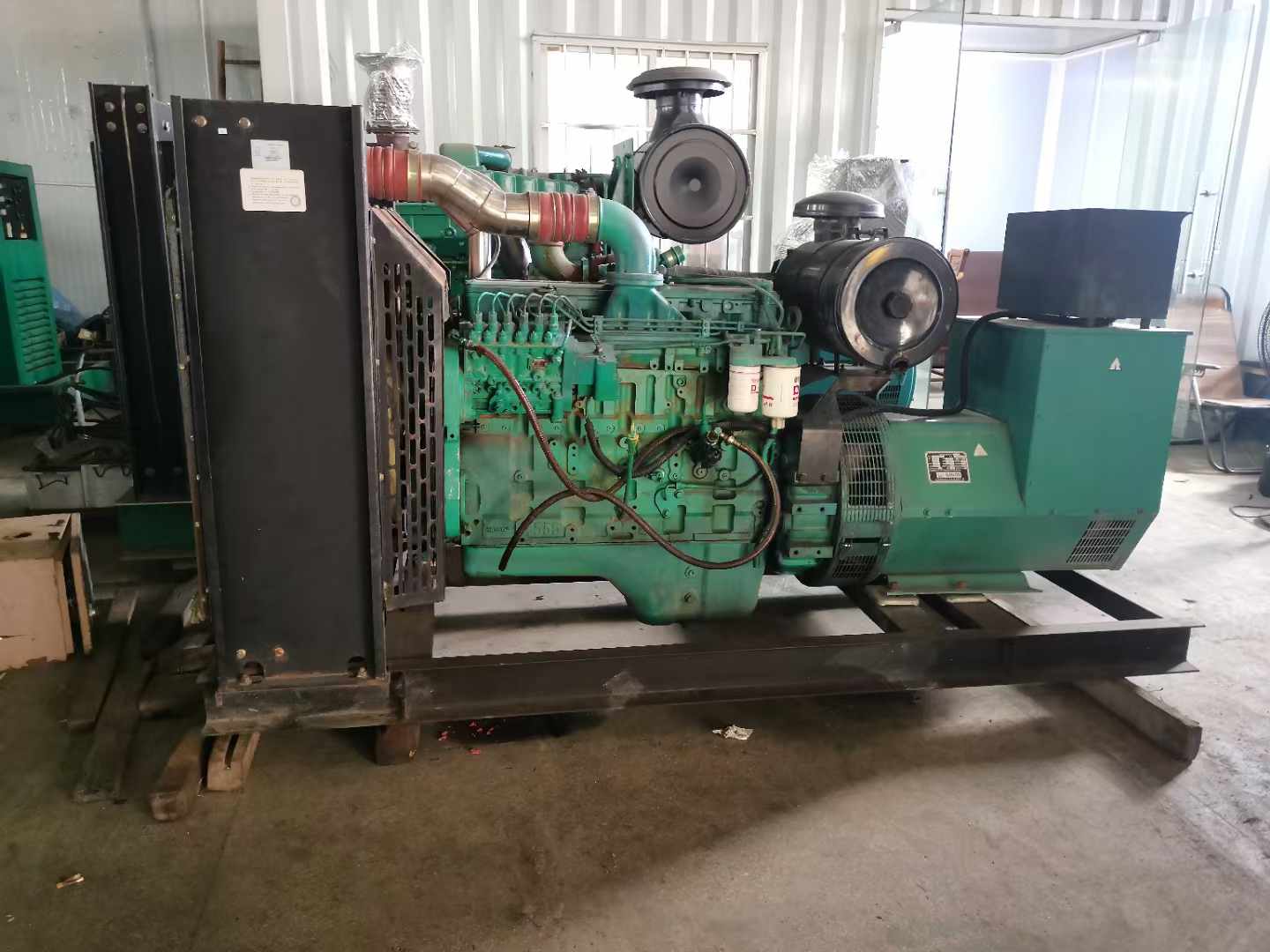 乐昌发电机租赁如何确定电缆的承载电流是否在安全范围内？