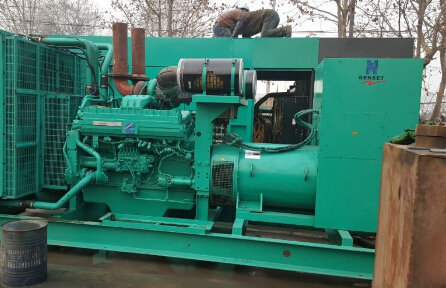 乐昌发电机组如何判断水冷式机油散热器内部是否需要清洗？